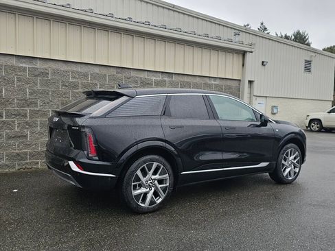 New 2026 Cadillac Optiq Luxury 1 image 9