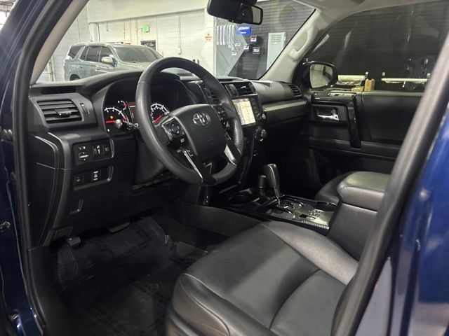 Used 2021 Toyota 4Runner Venture w/ Moonroof Package AWD/4WD image 15