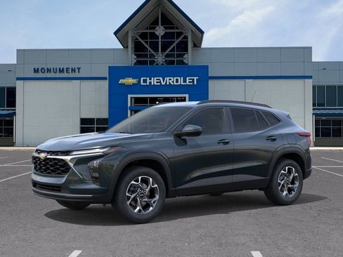 New 2026 Chevrolet Trax LT w/ LT Convenience Package FWD image 2