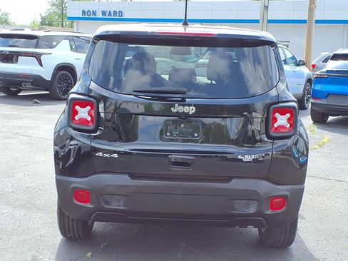 Used 2023 Jeep Renegade Latitude AWD/4WD image 13
