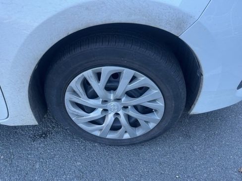 Used 2019 Toyota Corolla LE image 8