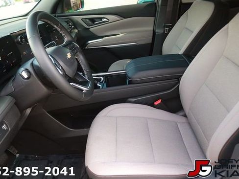 Used 2026 Chevrolet Traverse LT w/ Sun and Wheel Package FWD image 14
