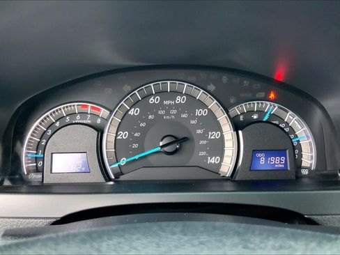 Used 2014 Toyota Camry SE w/ Moonroof Package FWD image 25
