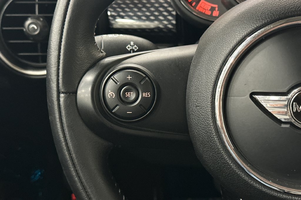 Used 2015 MINI Cooper S FWD image 26