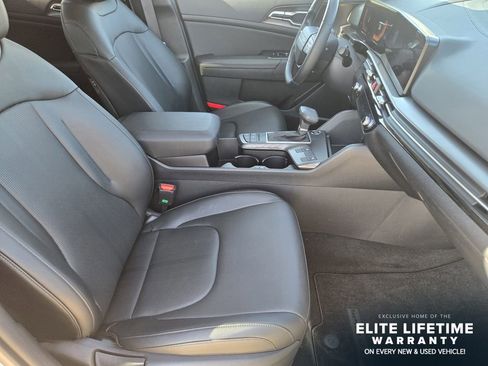 Used 2026 Kia Sportage EX FWD image 13
