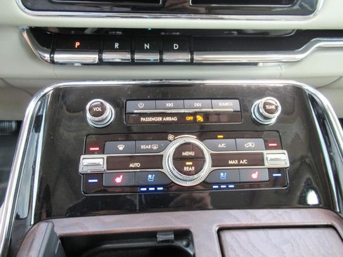 Used 2019 Lincoln Navigator Reserve AWD/4WD image 29