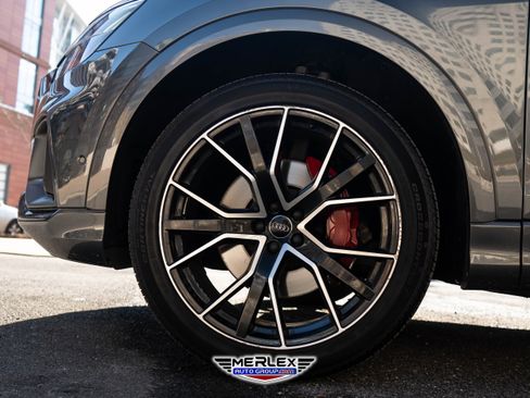 Used 2020 Audi Q8 Prestige w/ Prestige Package image 9