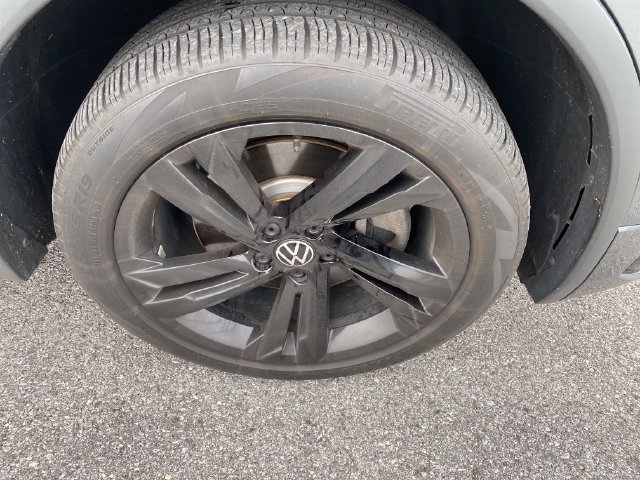 Used 2024 Volkswagen Tiguan SE R-Line AWD/4WD image 7