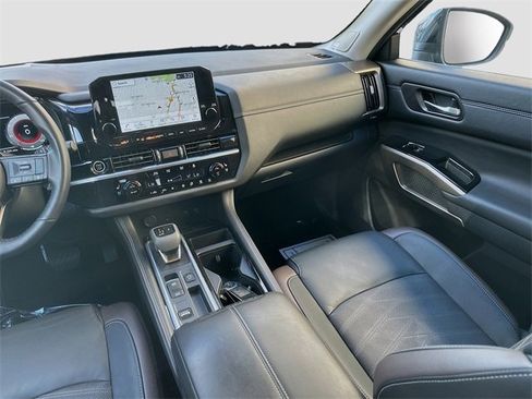 Used 2024 Nissan Pathfinder Platinum w/ Cargo Package image 20