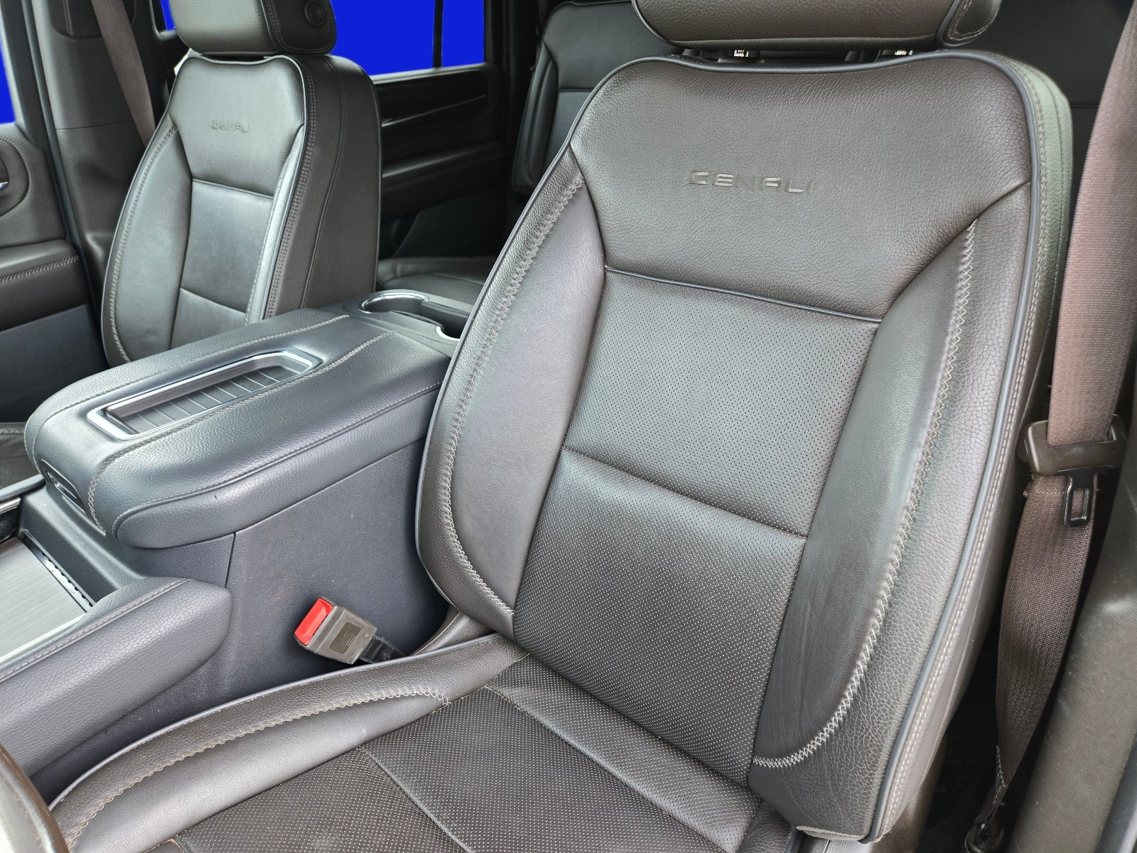 Used 2022 GMC Yukon XL Denali w/ Denali Premium Package AWD/4WD image 16