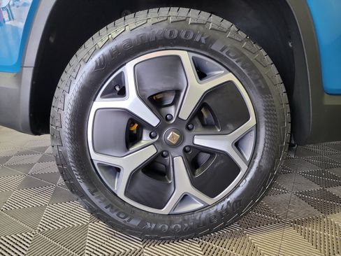 Used 2024 Rivian R1S Adventure AWD/4WD image 12