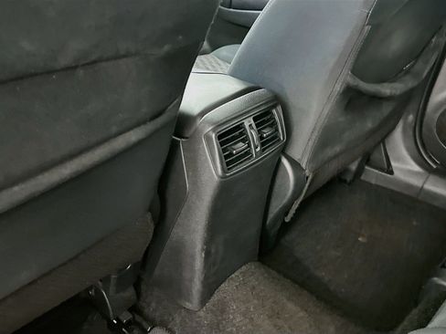 Used 2018 Nissan Rogue S AWD/4WD image 27