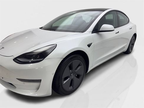 Used 2021 Tesla Model 3 Standard Range Plus image 11