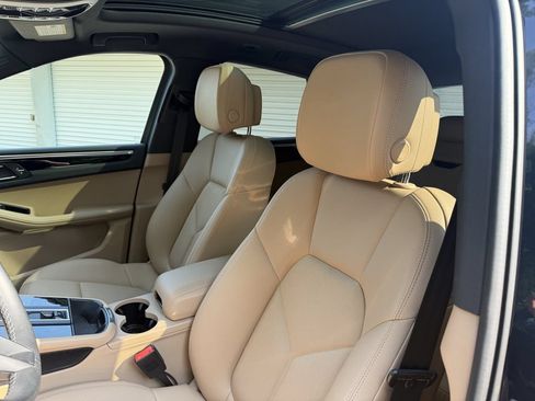 Used 2023 Porsche Macan S AWD/4WD image 10