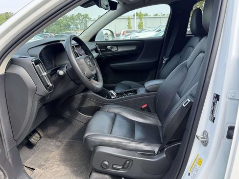 Used 2024 Volvo XC40 B5 Plus w/ Protection Package Premier AWD/4WD image 5