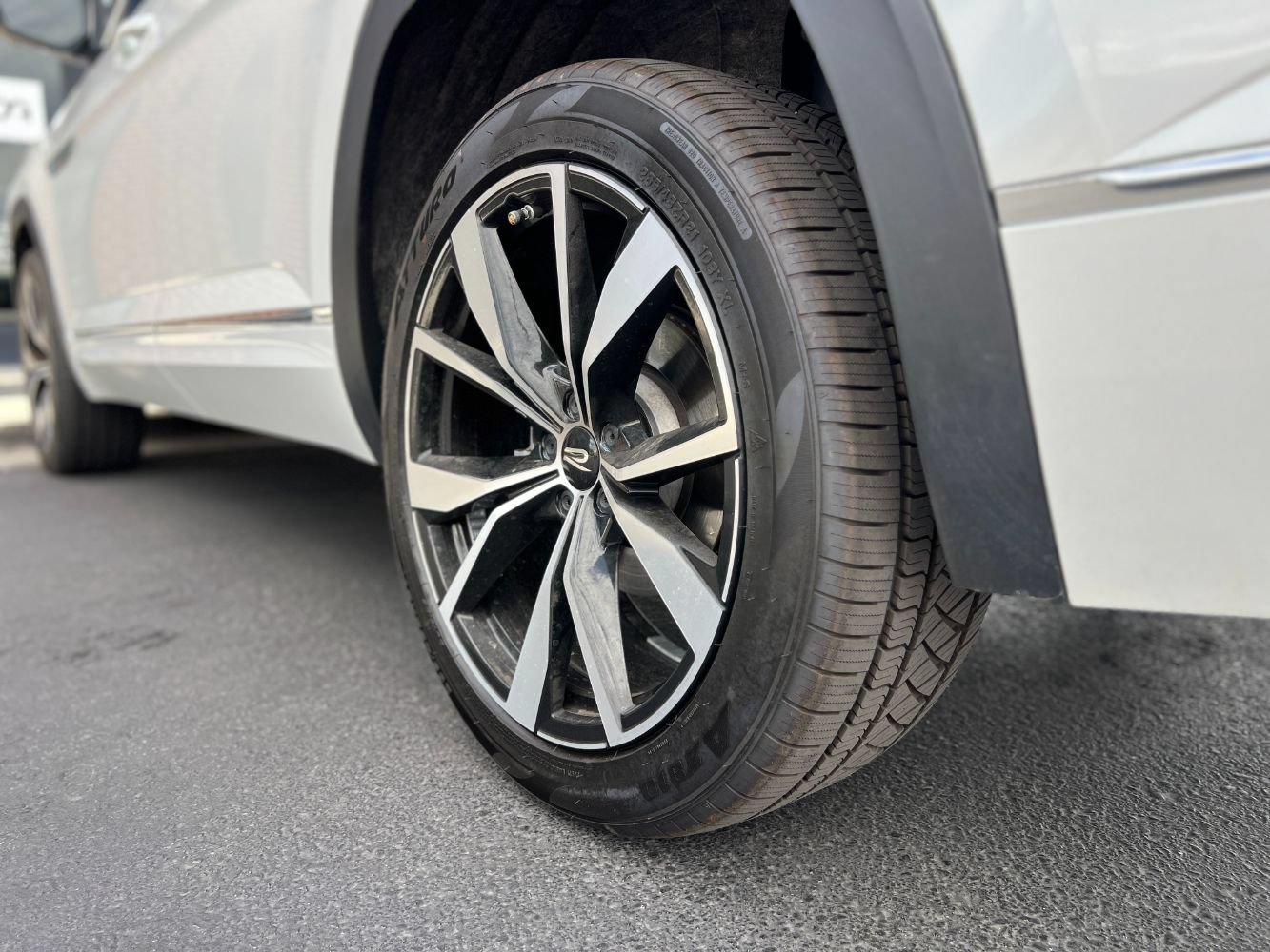 Used 2024 Volkswagen Atlas SEL Premium R-Line AWD/4WD image 36