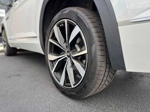 Used 2024 Volkswagen Atlas SEL Premium R-Line AWD/4WD image 36