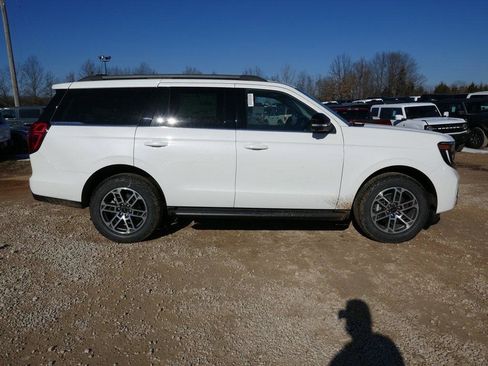 New 2026 Ford Expedition Active image 3