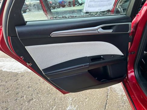 Used 2020 Ford Fusion SE w/ Equipment Group 151A image 9