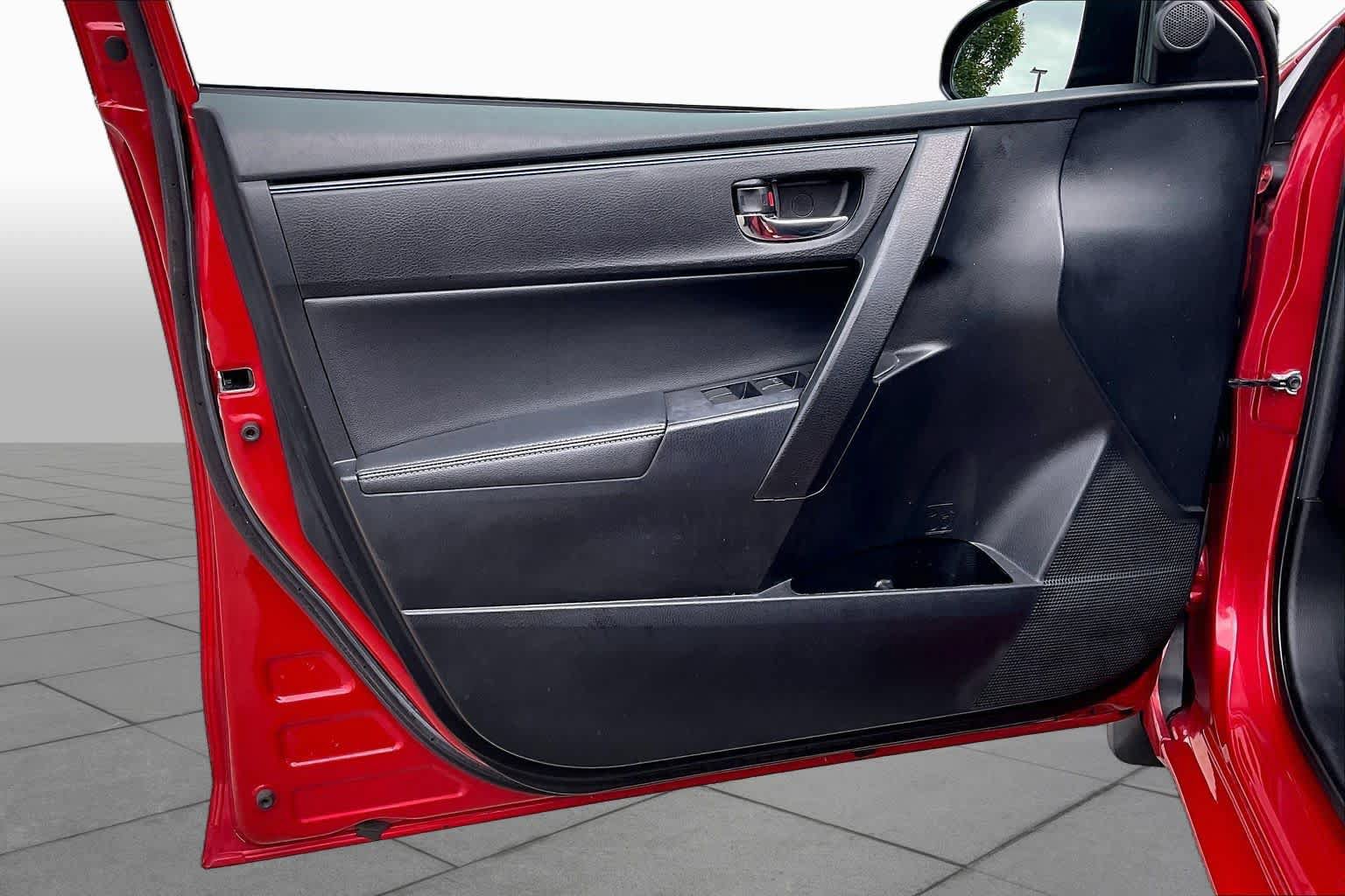 Used 2017 Toyota Corolla SE w/ Carpet Mat Package (TMS) FWD image 20