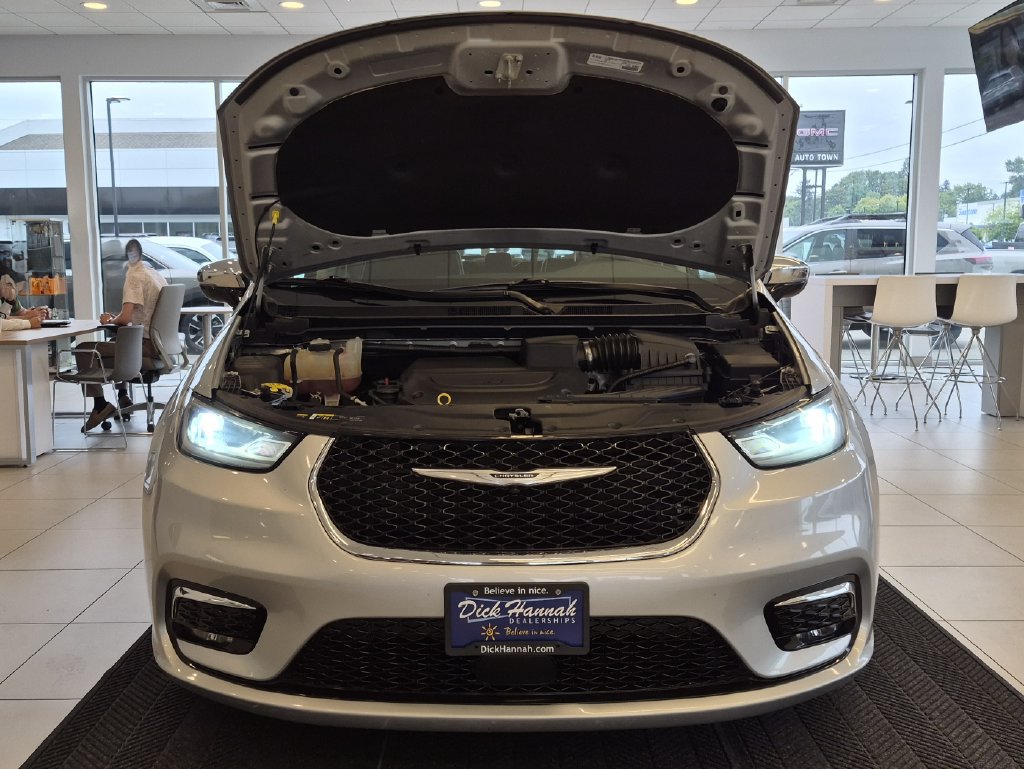 Used 2023 Chrysler Pacifica Limited FWD image 4