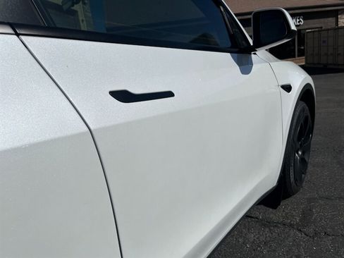 Used 2024 Tesla Model Y Long Range RWD image 30