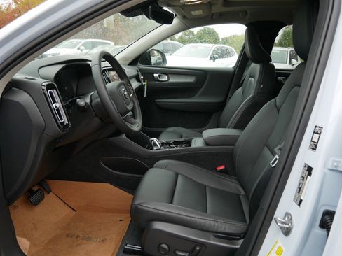 New 2026 Volvo XC40 B5 Plus w/ Protection Package Premier image 5