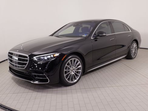 Used 2022 Mercedes-Benz S 500 4MATIC w/ AMG Line Package image 3