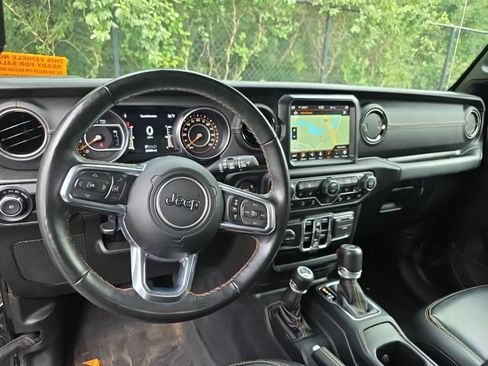 Used 2022 Jeep Wrangler Unlimited Sahara AWD/4WD image 10