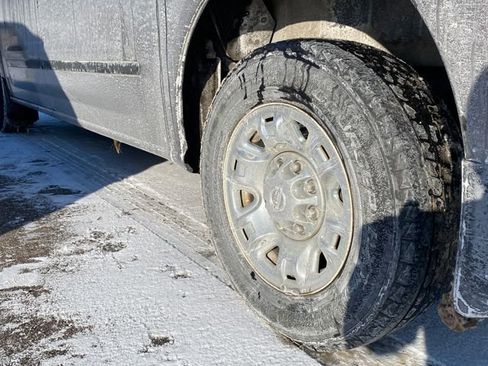 Used 2013 Nissan NV 3500 SL w/ Technology Pkg image 11