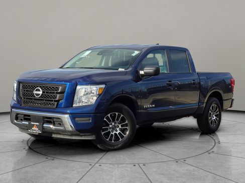 Used 2023 Nissan Titan SV image 7