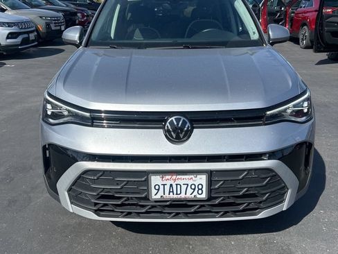 Used 2025 Volkswagen Taos SE AWD/4WD image 4
