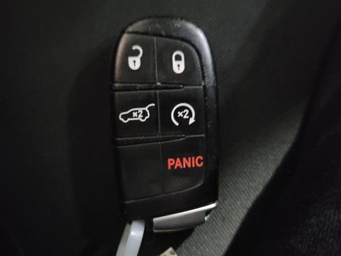 Used 2016 Jeep Grand Cherokee Laredo 75th Anniversary image 32