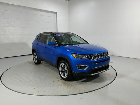 Used 2019 Jeep Compass Limited AWD/4WD image 2