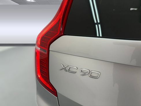 Used 2022 Volvo XC90 T6 Momentum w/ Advanced Package image 11