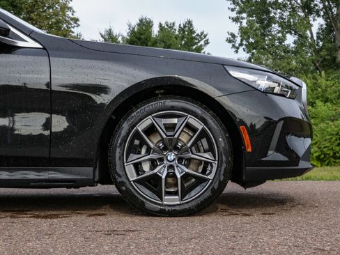 New 2026 BMW 530i xDrive w/ Premium Package image 3