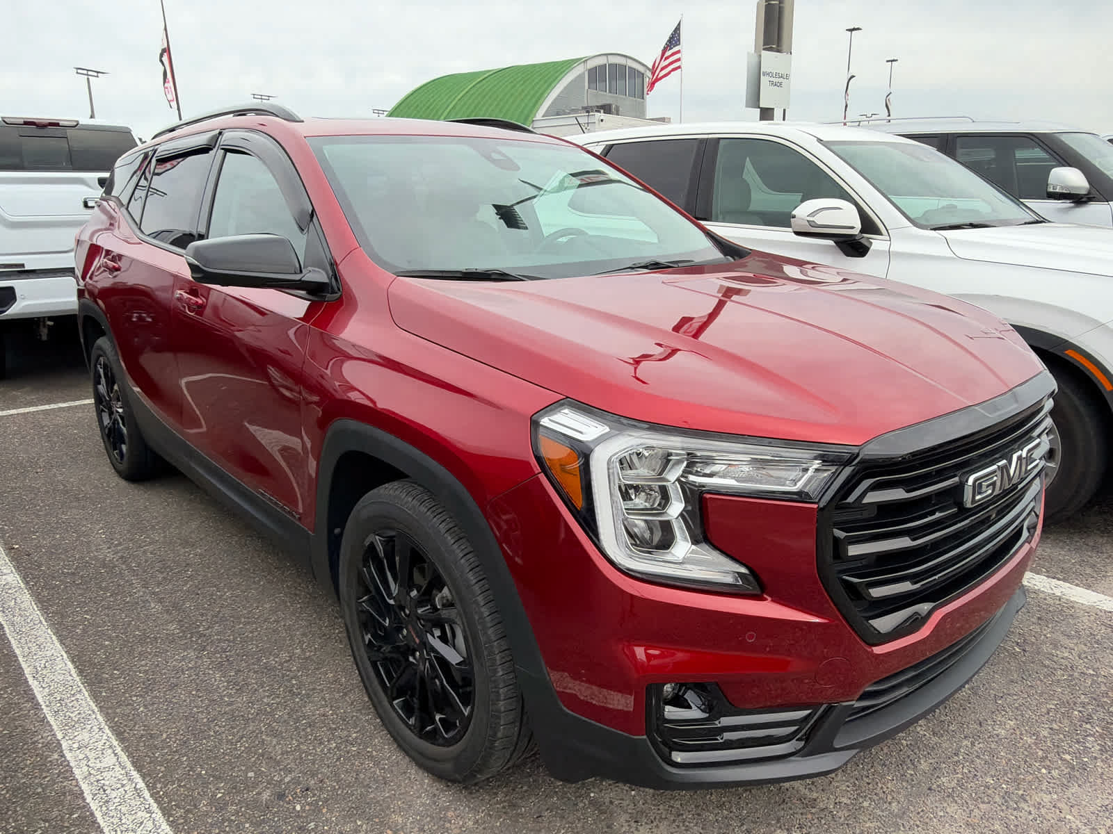 Used 2023 GMC Terrain SLT w/ Infotainment Package II FWD image 2