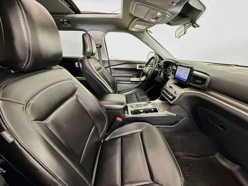 Used 2021 Ford Explorer XLT w/ Equipment Group 202A AWD/4WD image 30