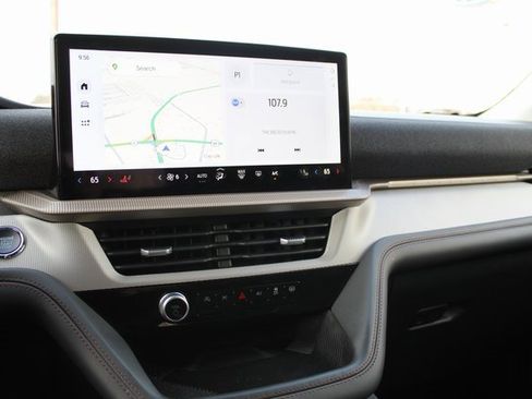 Used 2025 Ford Explorer Active image 24