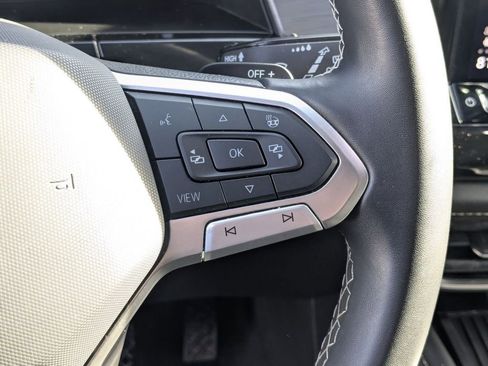 Used 2025 Volkswagen Atlas Cross Sport SE image 19