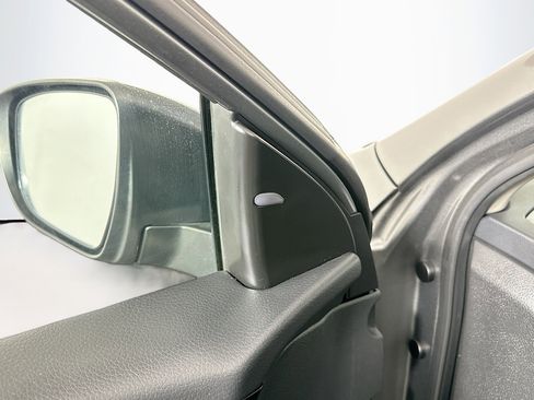 Used 2018 Nissan Rogue Sport SV image 16