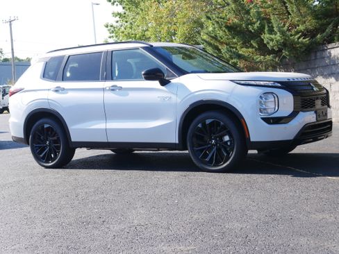 New 2025 Mitsubishi Outlander image 9