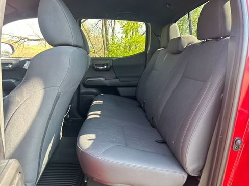 Used 2019 Toyota Tacoma TRD Off-Road AWD/4WD image 27