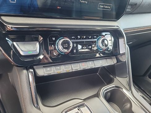 Used 2023 GMC Sierra 1500 AT4 w/ AT4 Premium Package AWD/4WD image 21
