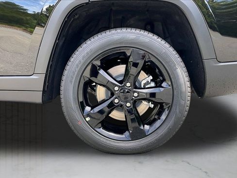 New 2026 Jeep Grand Cherokee L Limited w/ Limited Altitude Package AWD/4WD image 36