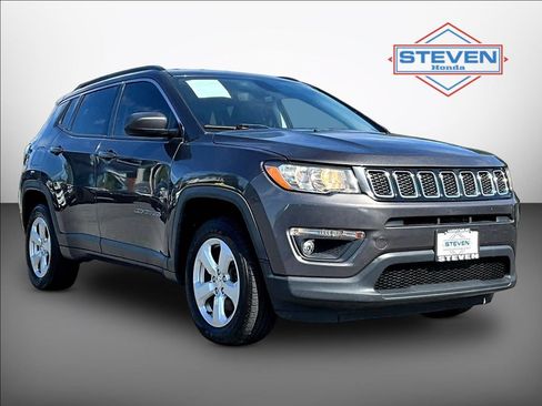 Used 2019 Jeep Compass Latitude w/ Cold Weather Group AWD/4WD image 1
