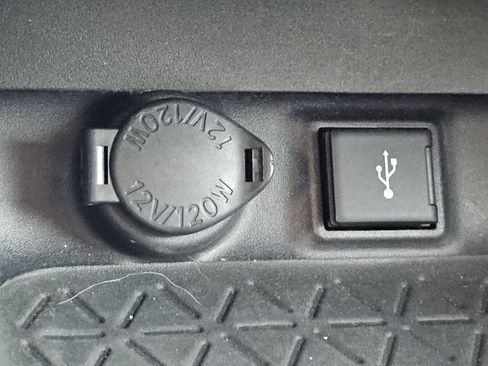Used 2022 Toyota RAV4 XLE Premium AWD/4WD image 14