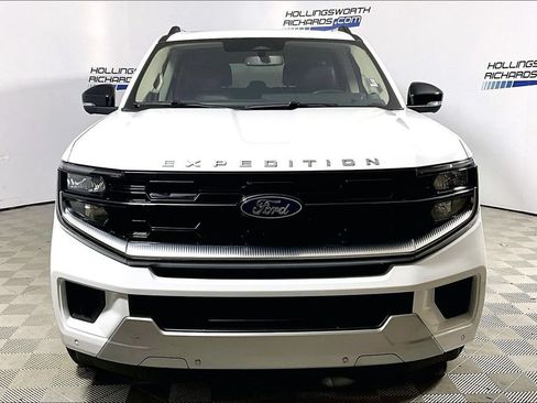 Used 2025 Ford Expedition Max Platinum AWD/4WD image 2