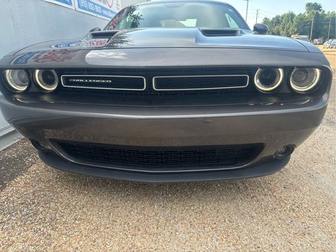 Used 2022 Dodge Challenger SXT w/ Plus Package image 10