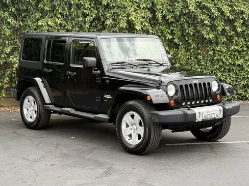 Used 2012 Jeep Wrangler Unlimited Sahara w/ Connectivity Group AWD/4WD image 3